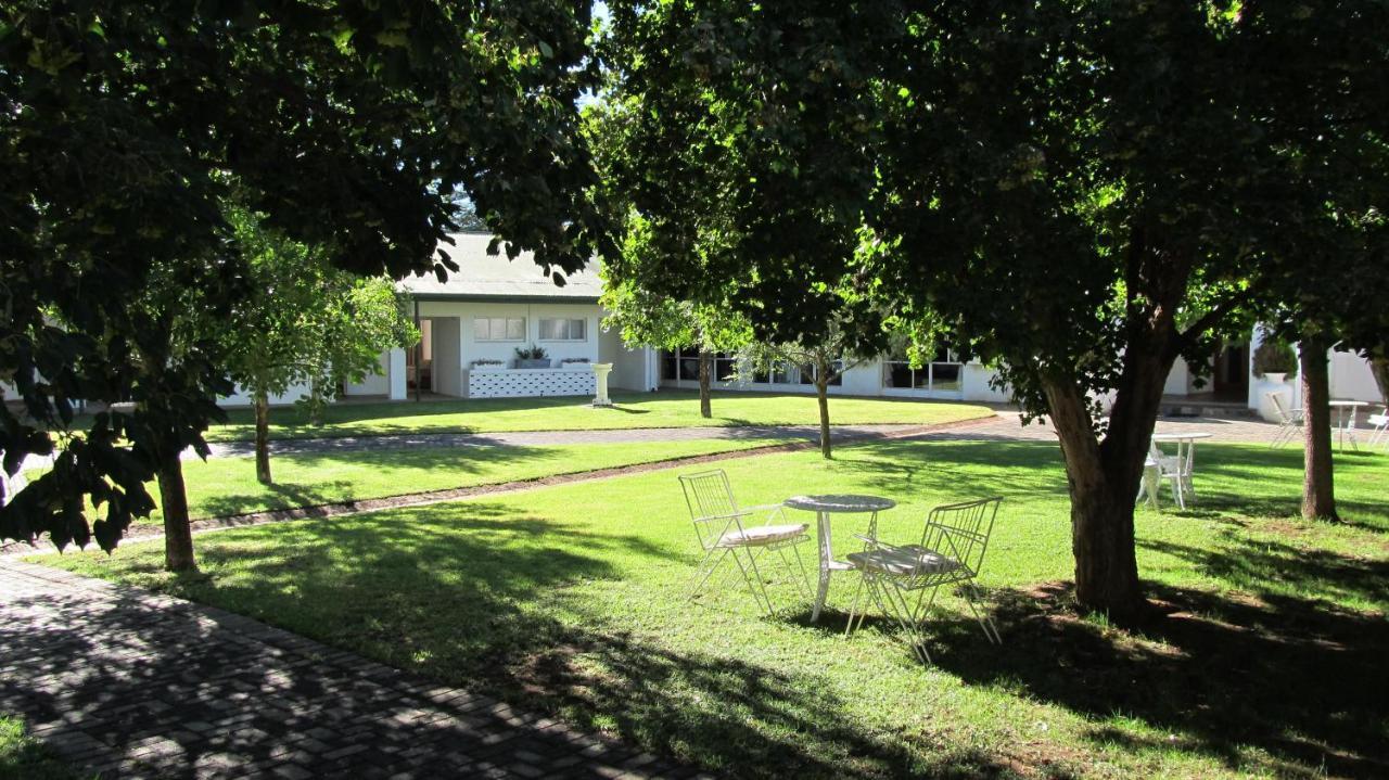Umtali Country Inn Aliwal North Exterior photo